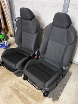 Toyota GR86 Front Seats
