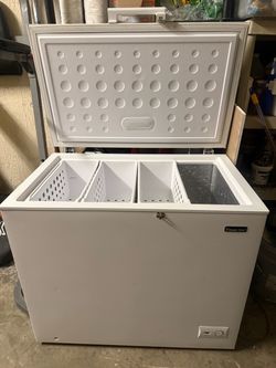 8.7 cu. ft. Manual Defrost Chest Freezer in White