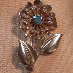 c1940 CORO FLORAL BROOCH
