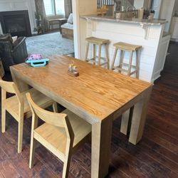 Dining Table Set - Brand New And Assembled 