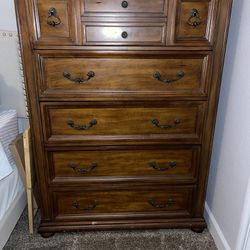 5 Drawer Dresser $270 OBO 