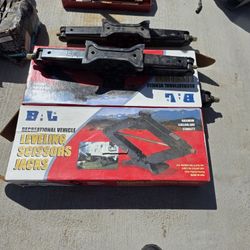 Leveling Scissors Jacks