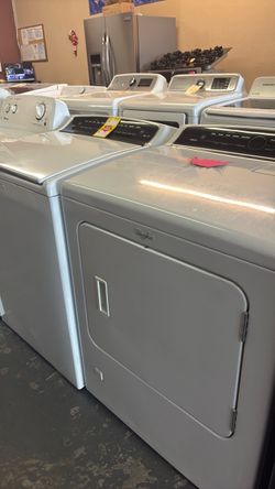 Nice like new Whirlpool washer and gas dryer set