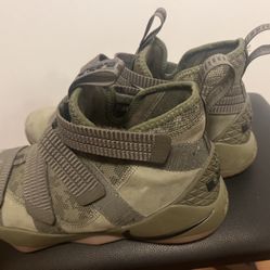 Nike Lebron ‘Military Green’