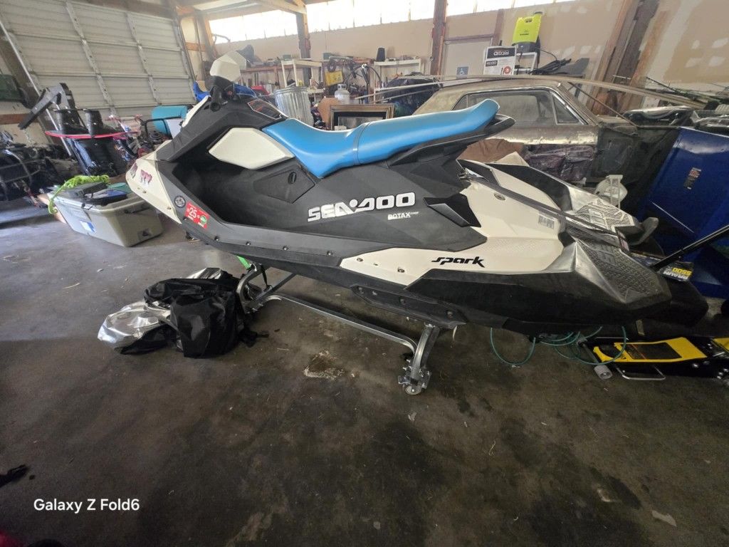 '2017 3up 22HR Sea Doo Spark