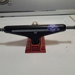 ROYAL SKATEBOARD TRUCKS RED/BLACK 