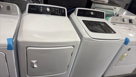 Frigidaire Topload Washer Gas Dryer Set