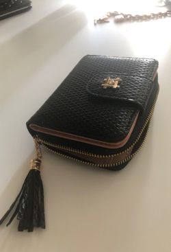 BRAND NEW SMALL WALLET NEVER USED ASKING $12