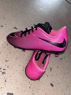 Girls size 5 soccer cleats