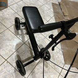 steerable knee scooter