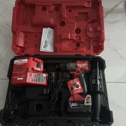 Milwaukee 2904-22 12V 1/2'' Hammer Drill/Driver Kit with 5.0Ah Batteries, Charger & Tool Case Red