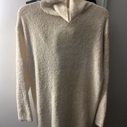 White - Vintage. Turtleneck. Long . Super Soft 
