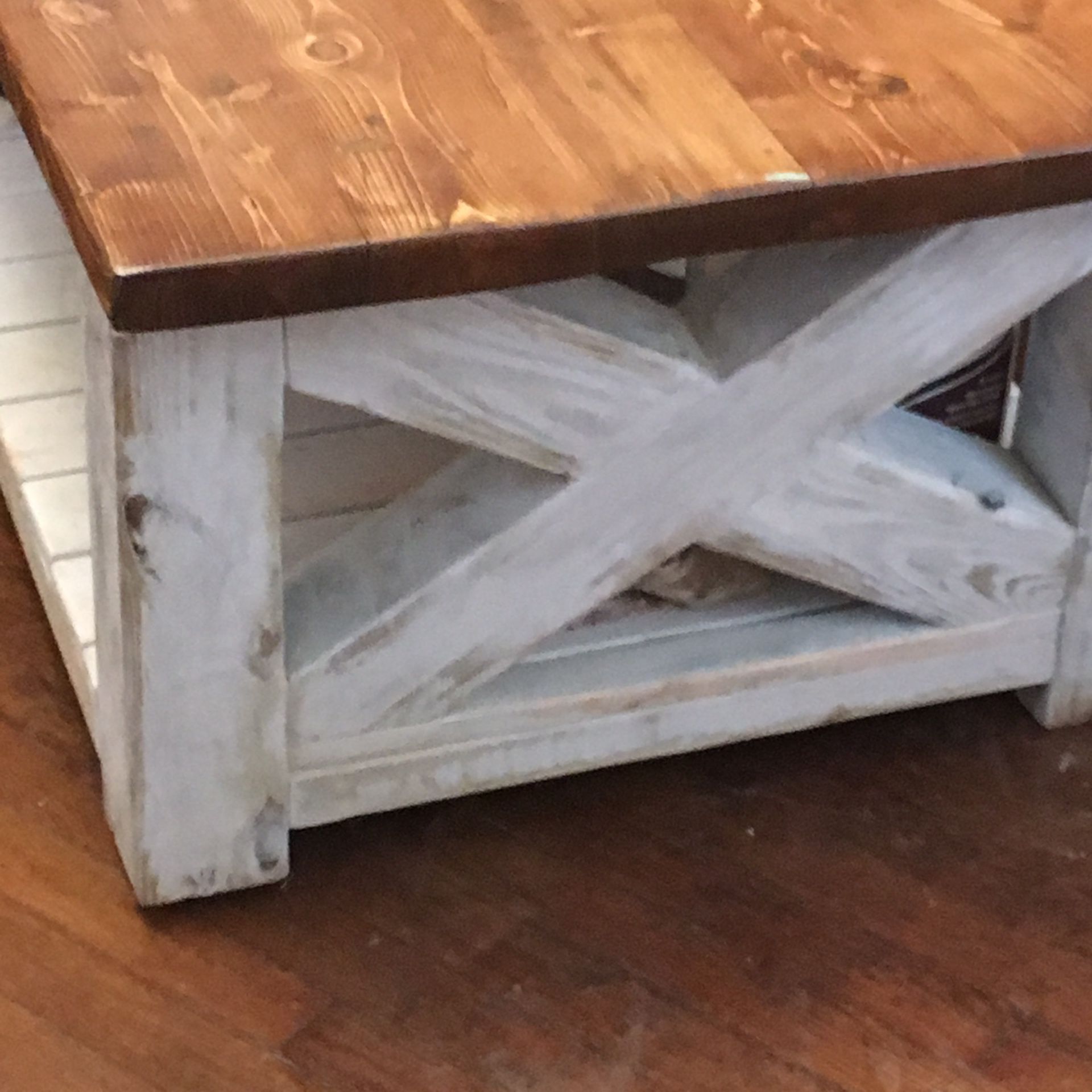 Farmhouse coffee table NEW must pickup