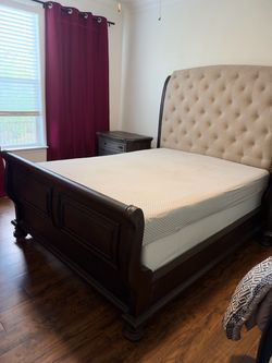 5PC Queen Bedroom Set (Like new)