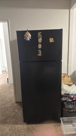 Refrigerator sale( not included instant pot)