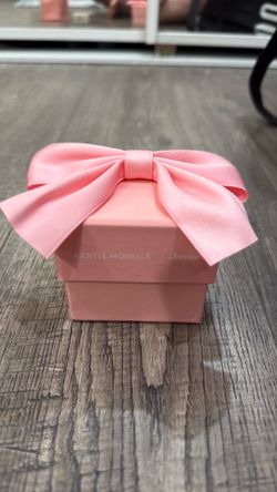 Gentle Monster Jennie Bow Charm