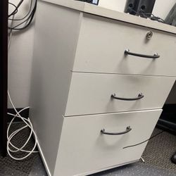Filing Cabinet - 3 Drawers with a lock key