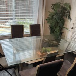 Glass Dining Table - Pristine clean 