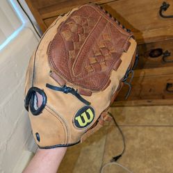 Wilson 14' Left Handed Leather Softball Glove