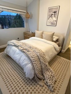 Move out - bed Rug Dresser pillows mattress