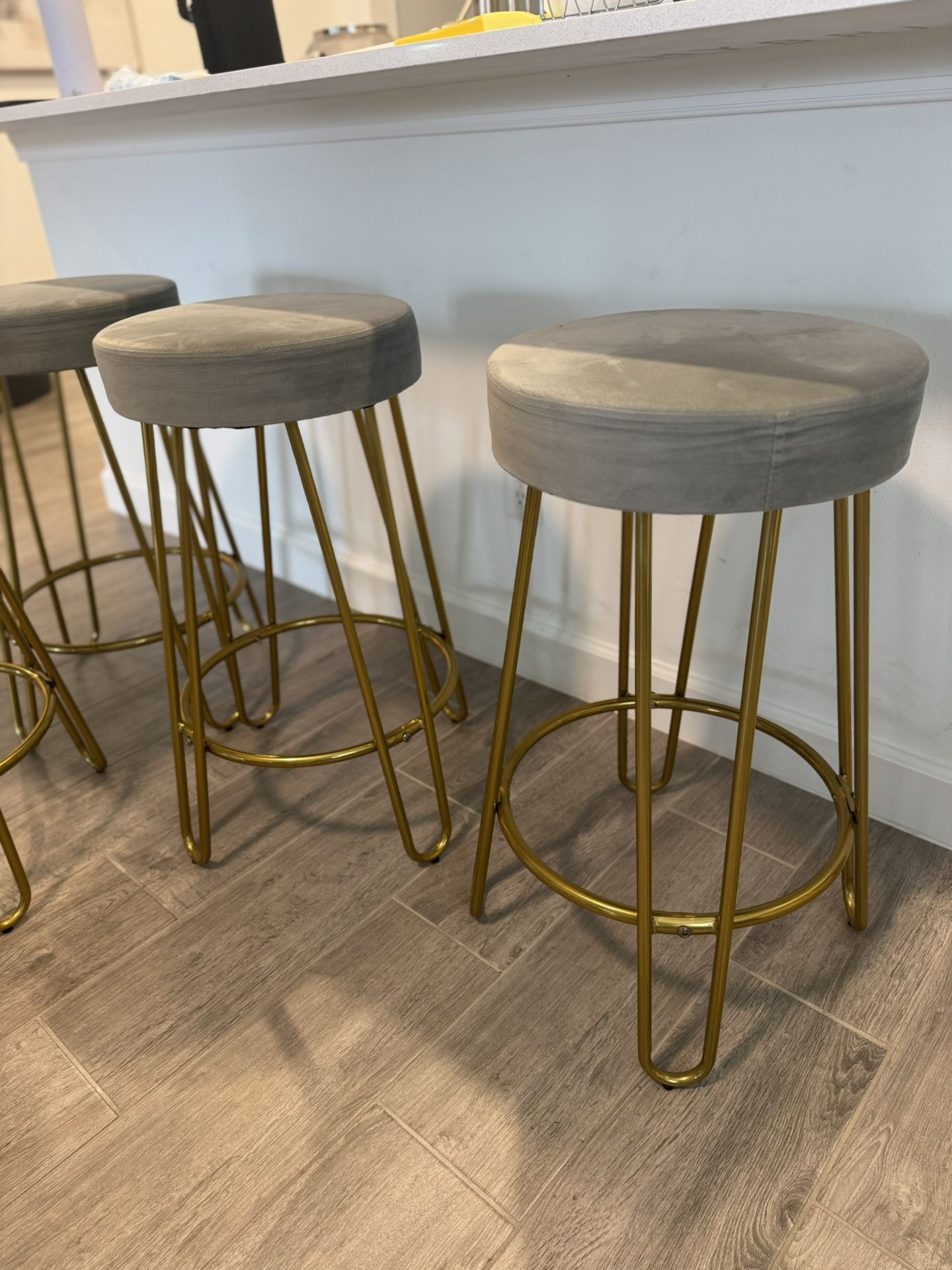 Set of 4 Modern Bar Stools – Gray & Gold