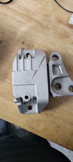 2015---2020 Jeep Renegade 2.4 Engine Motor Mount