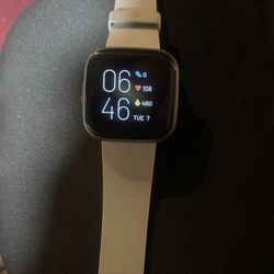 Fitbit Versa 4