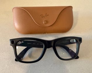 Ray-Ban Meta Smart Glasses Gen 2  (Transitions) with Case