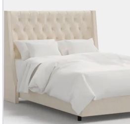 Tuffed Queen size bed