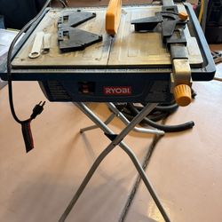 RYOBI 7 in. Wet Tile Saw with Folding Stand (Model WS720SBF).