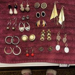 Vintage 16 Pairs Of Earrings For $25 OBO 