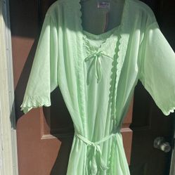 Nines Green Nightgown Pajama Set XL .