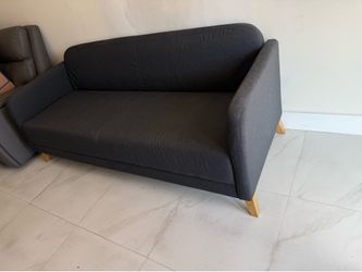 Sofa paid $400 for it.  Quick sale $100 today