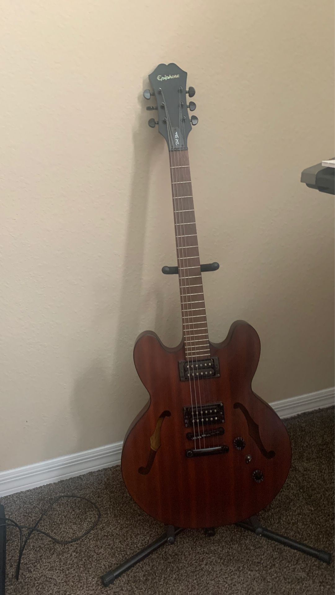 Epiphone studio electric guitar, not scratches works perfectly fine.