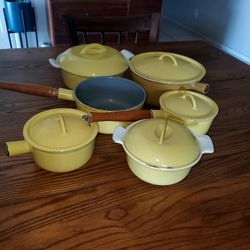 Descoware Yellow 11 PC Set From The 60s. Amazing Condition!