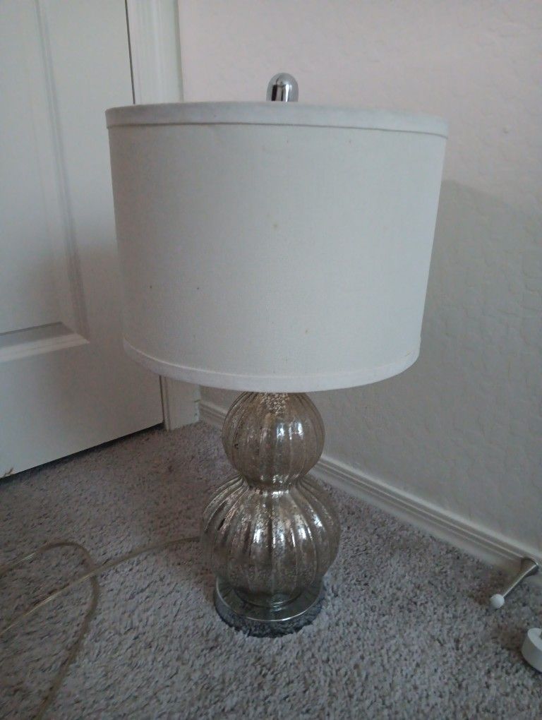 💡 Cute Medium Lamp – Works Great, Just Needs a Bulb to Shine! 😄