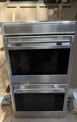 Wolf double oven**pending pick up**