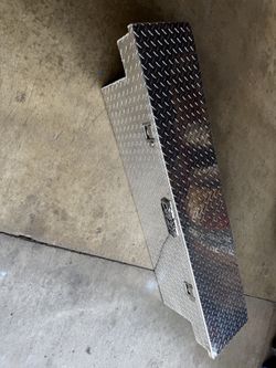 Dee Zee DZ6163N Narrow Crossover Tool Box Polished Diamond Tread 63"X12"X14.25" for Colorado/Ranger/Tacoma