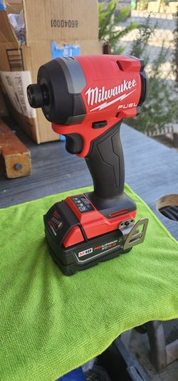 MILWAUKEE M18V FUEL BRUSHLESS IMPACT 4-GENERACION Y BATTERY XC5.0 BRAND NEW