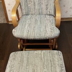 Rocking chair w/foot stool