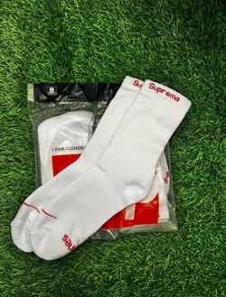 Supreme x Hanes socks