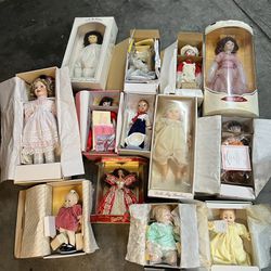 15 Vintage collectibles Dolls In Box