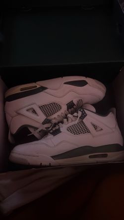 Air Jordan 4 Retro – Size 9.5 Men 11Women
