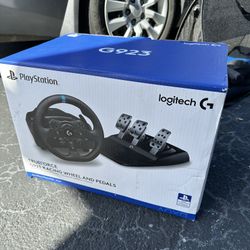 Logitech - G923 Racing Wheel and Pedals for PS5, PS4 and PC 