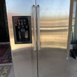 FREE REFRIGERATOR & MINI FRIDGE PICK UP SAME TIME 