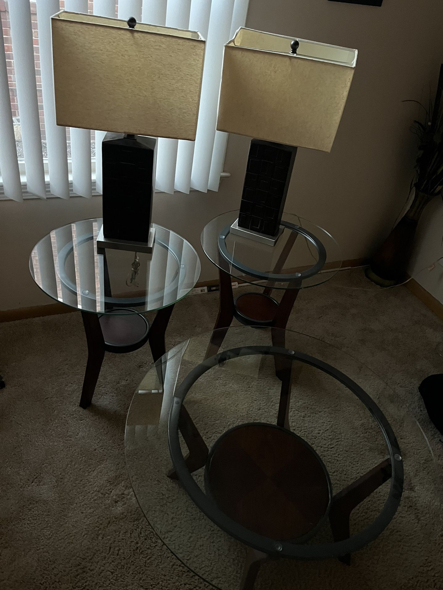Coffee and end tables with Lamps