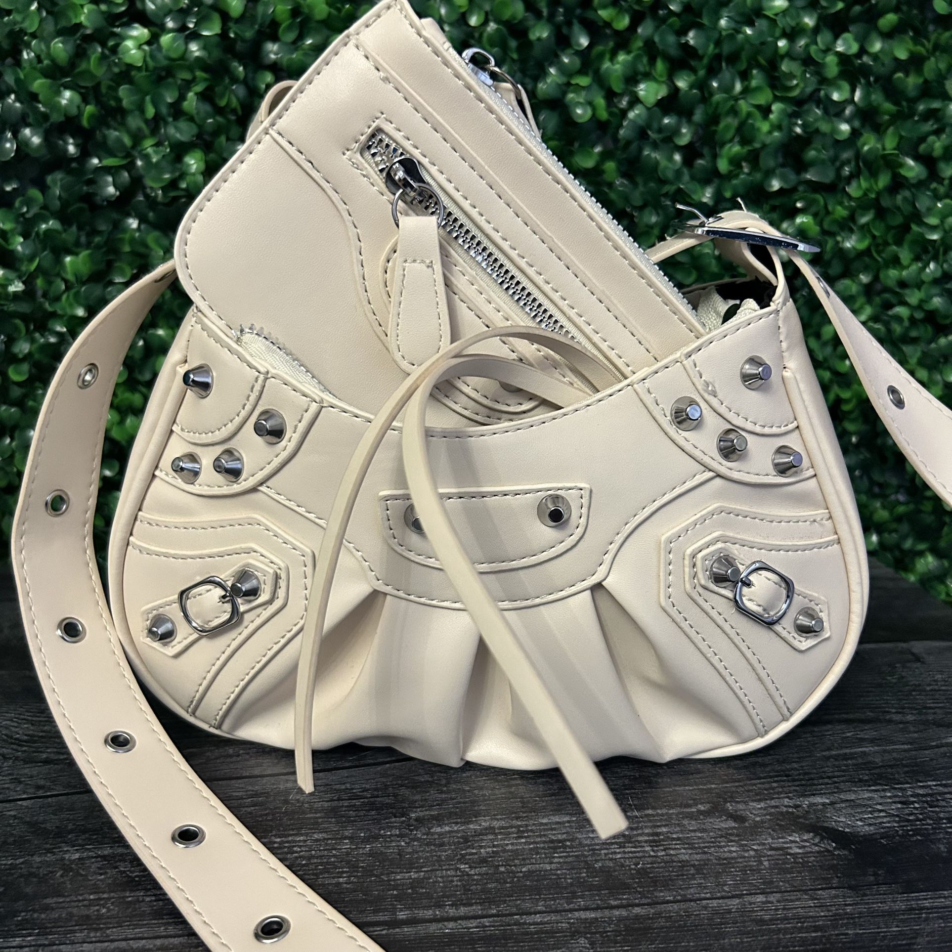 Beige/ Off White Shoulder Bag