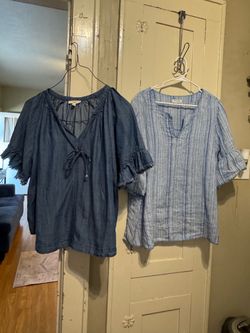 2 LADIES TOPS SIZE LARGE