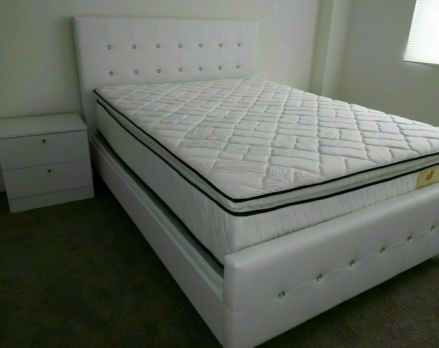 NEW BEAUTIFUL QUEEN DIAMOND BED WITH MATTRESS AND 2 NIGHTSTANDS