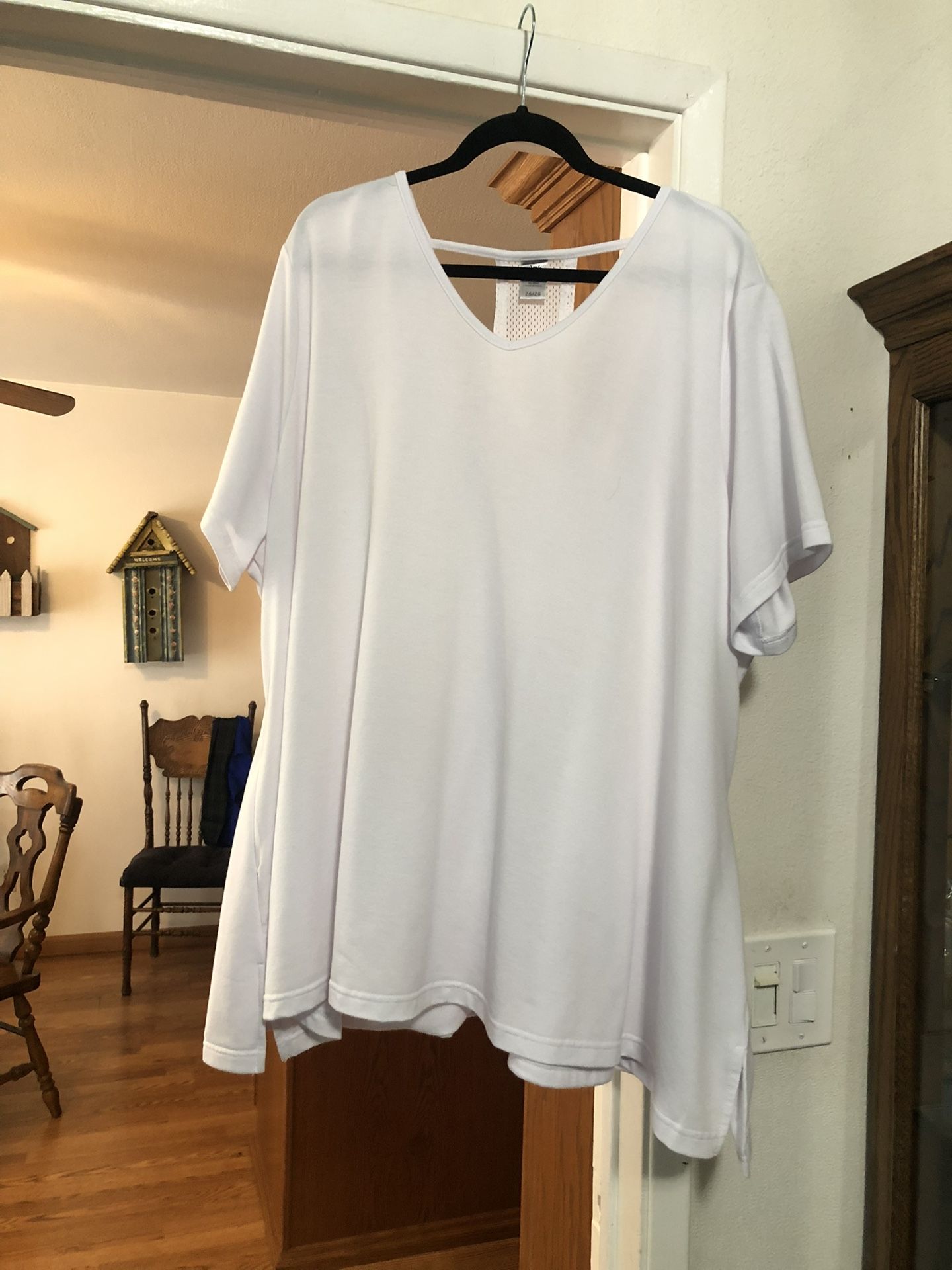Womens Size 26 / 28 Bathing Suit Coverup Also Can Be Worn As A Tunic Top. Color white. Never Worn Only Washed. Brand Avenue Leisure. Smoke free ho